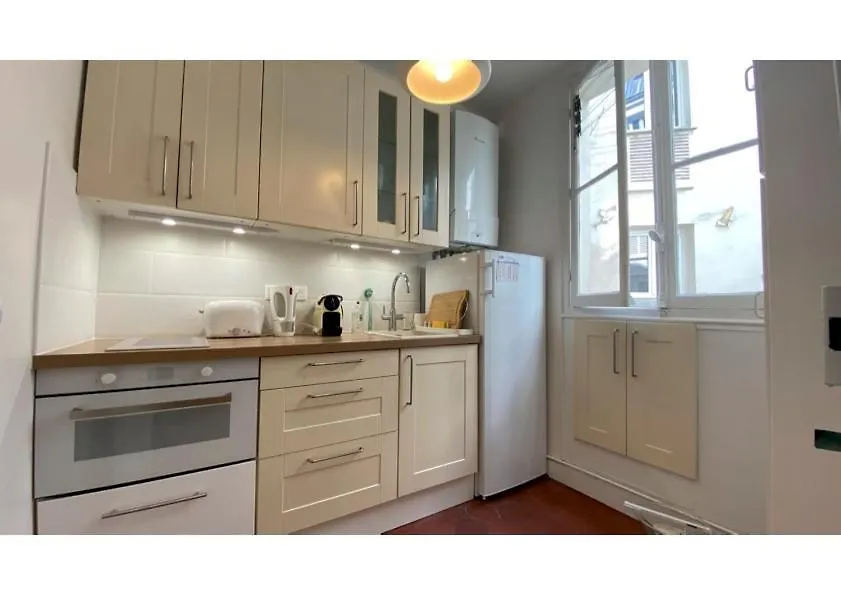 Sunny Bastille-Roquette Paris