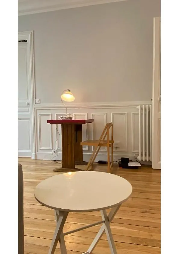 Sunny Bastille-Roquette Paris Apartment