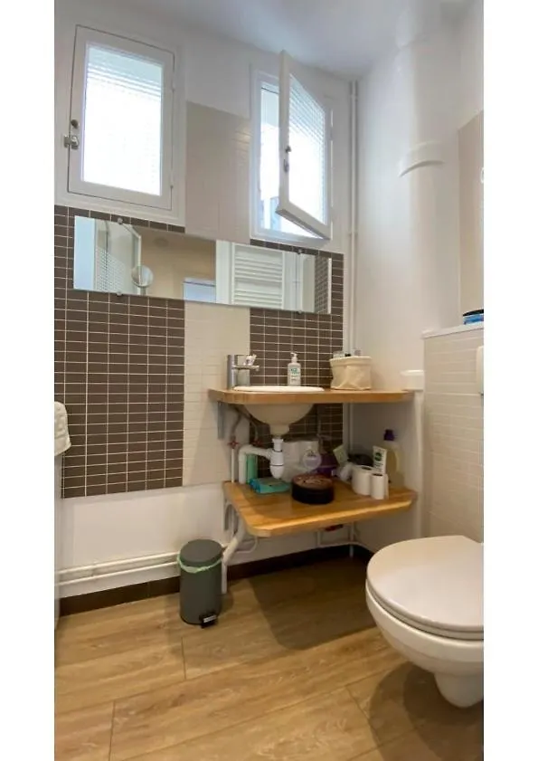 Sunny Bastille-Roquette Paris Apartment